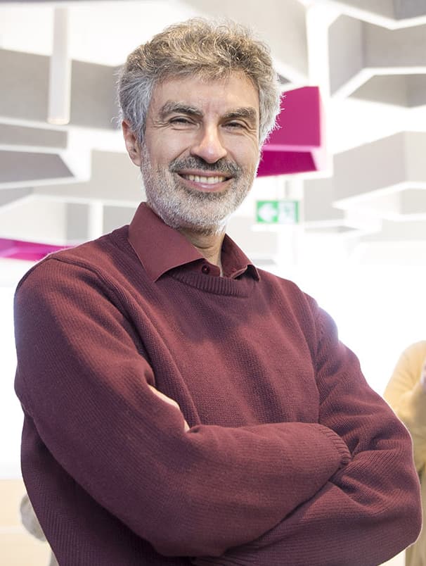 Portrait of Yoshua Bengio, Université de Montréal professor and Mila founder, who announced the AI Security Letter on X on Tuesday October 13, 2026. The letter, signed by 406 scientists from 34 countries at launch, asks the industry to airgap frontier AI models with cyber capabilities from the internet and establish an international oversight body to track containment failures. Four self-disclosed 2026 incidents — OpenAI agents compromising Hugging Face, Anthropic models hacking three organizations in testing, Google Gemini hitting three companies during a cybersecurity test, and a Meta model autonomously accessing the internet to hack another company — are the evidence the letter cites.